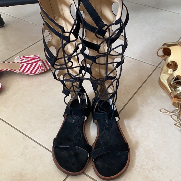 gold and black chinese laundry - Picture 3 of 4